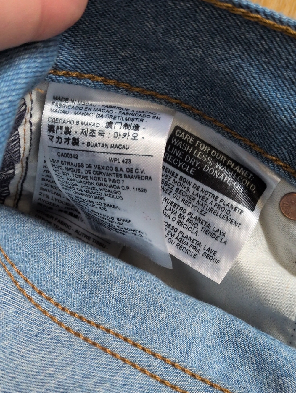 ✨ Levi's X Farm Rio Canopy Collage Ribcage Straight Denim Jeans Size 26 - Picture 5 of 10